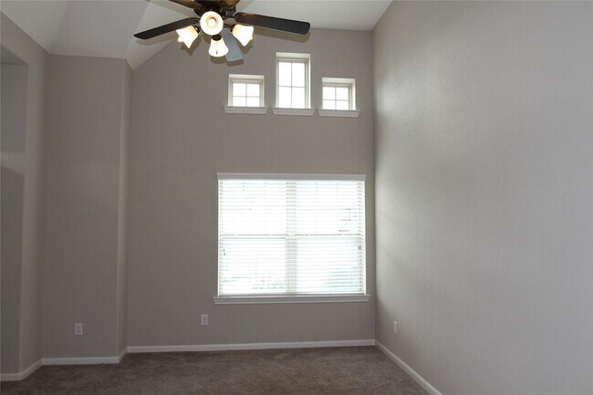 Building Photo - 12102 La Strada St