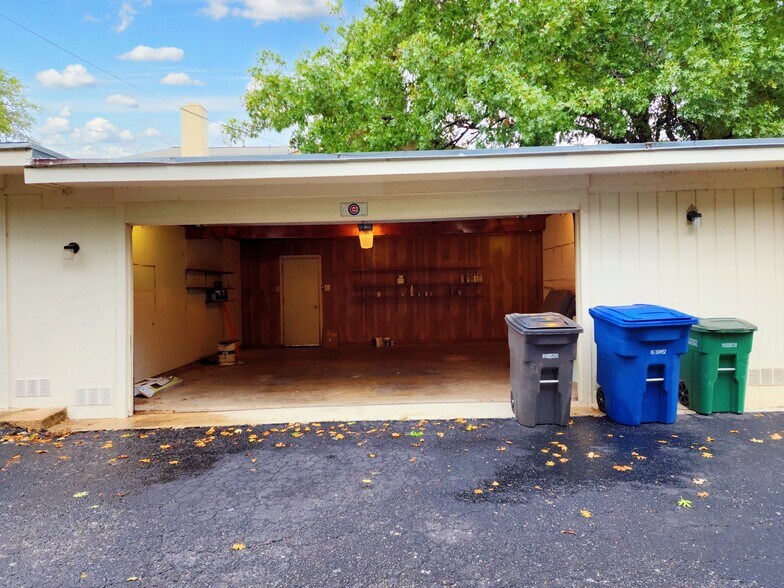 Building Photo - 9317 Powhatan Dr