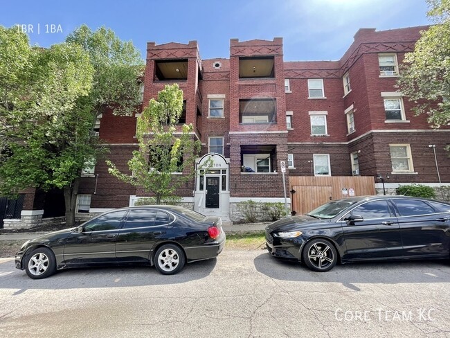 Building Photo - 1 Bedroom with Sun Porch at the Boston