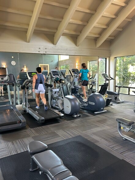 Gym - 871 Woodside Ln E