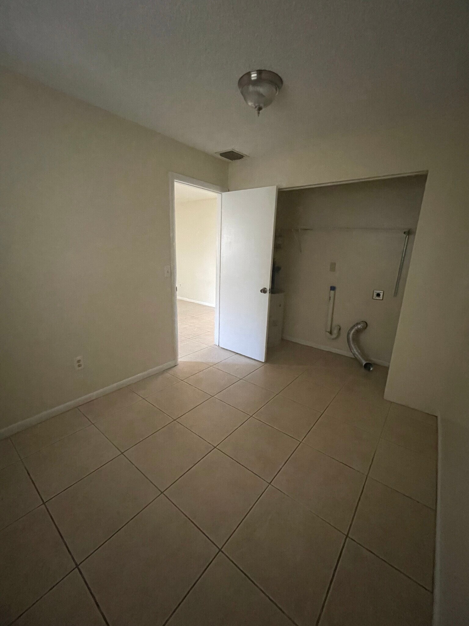 Building Photo - 1639 Barbarie Ln