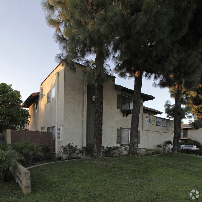 Building Photo - Whitaker Apartments