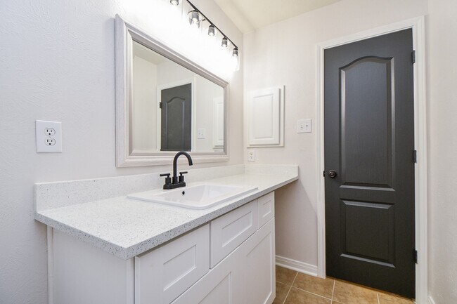 Building Photo - 15122 Heron Meadow Ln