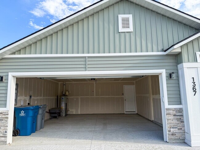 Building Photo - 1367 Silver Vly St