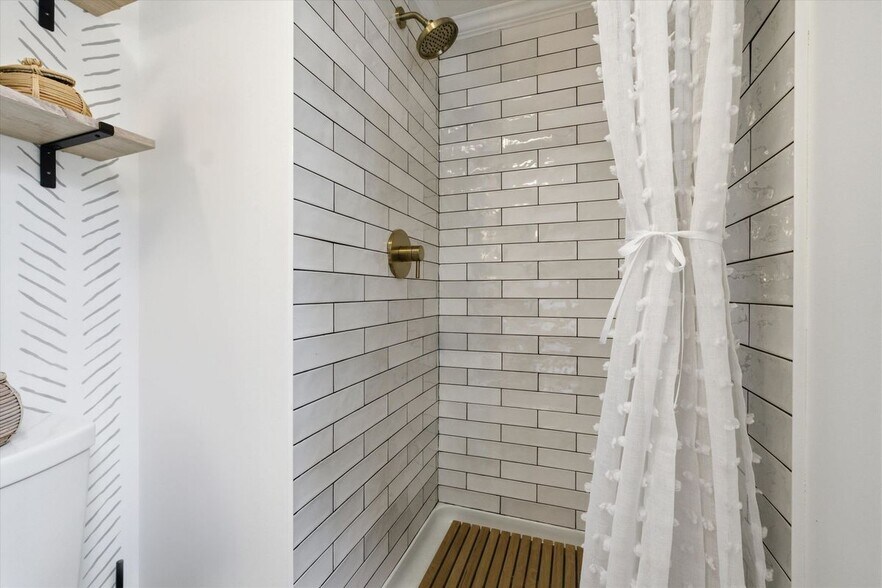 Building Photo - 32 Edinburgh