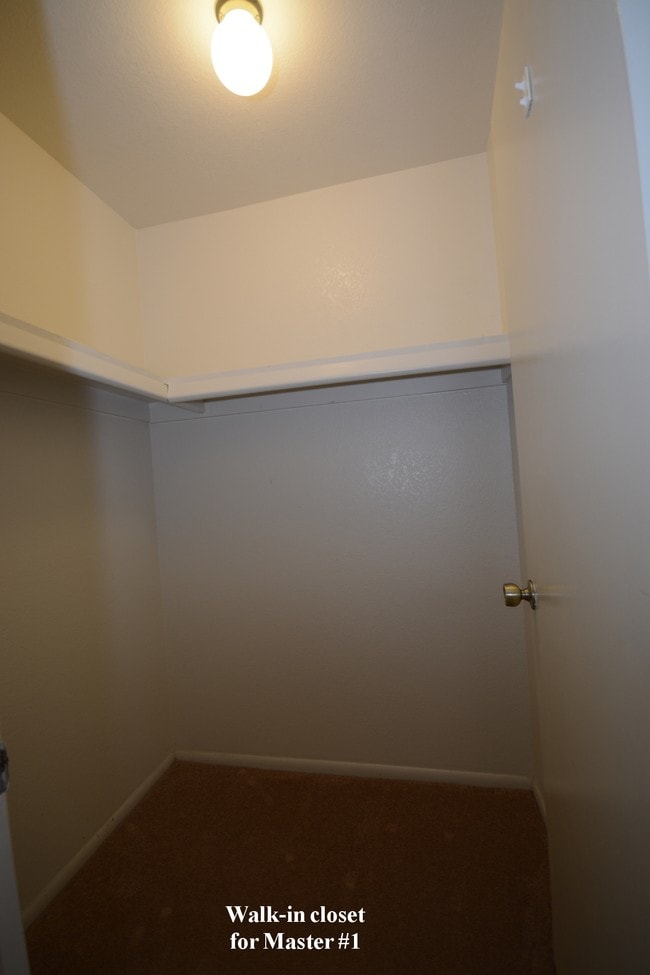 Building Photo - 850 S River Dr