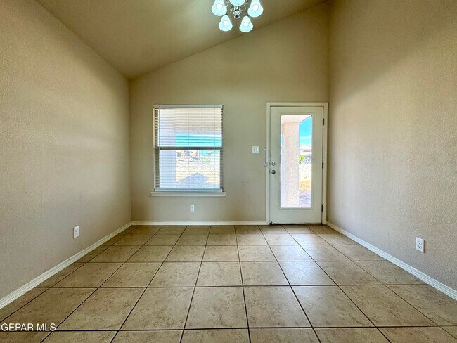 Building Photo - 3813 Loma Dante