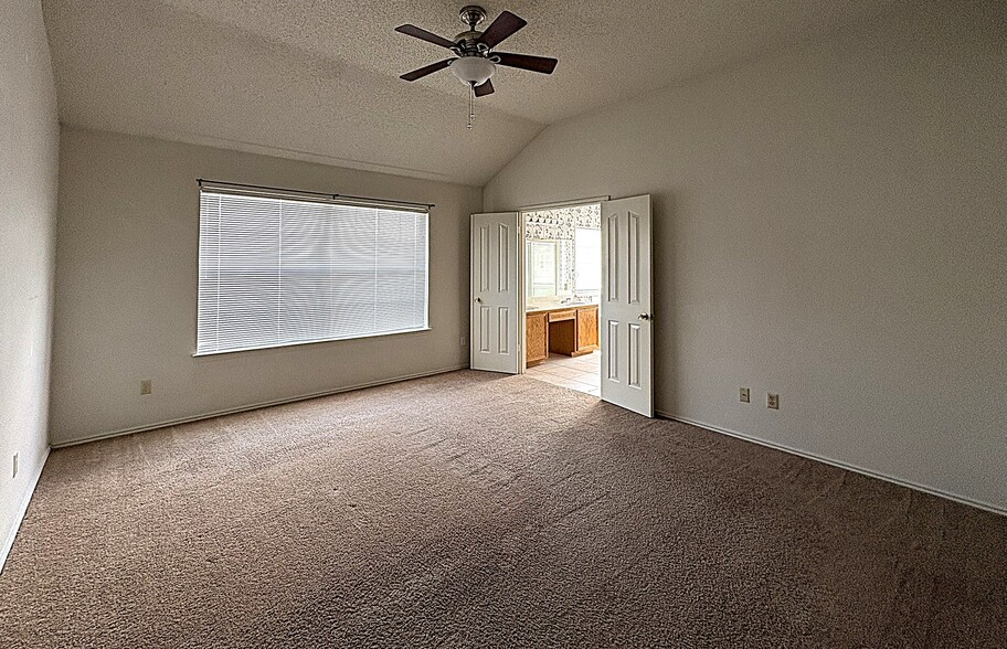 Building Photo - 607 Ottawa Dr