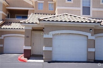 Building Photo - Gated Community, 2bed/2bath