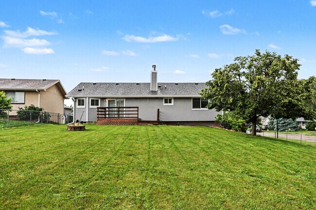 Building Photo - 5301 W Olympic Cir
