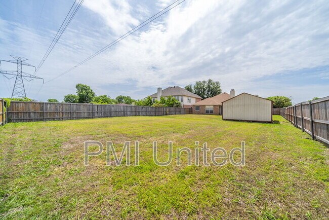 Building Photo - 2758 Red Oak Dr