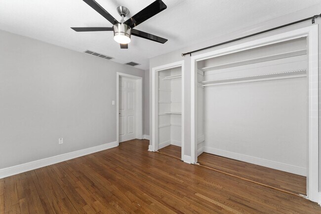 Building Photo - Charming and Updated 2/2 Home in Colonial ...