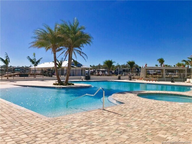 Building Photo - 163 NE Buoy Dr