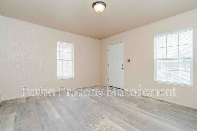 Building Photo - 1111 SW 13th Ave