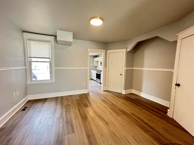 Building Photo - Newly Renovated 3 Bedroom and 1 Bathroom T...