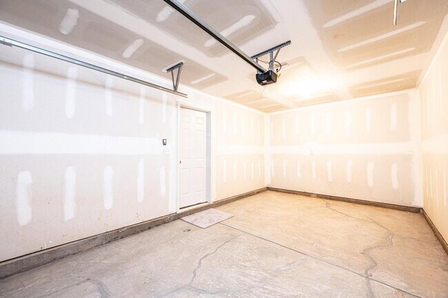 Building Photo - 1926 Tranquility Cir