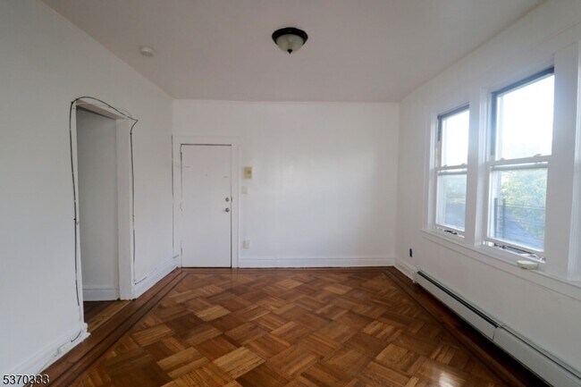 Building Photo - 176 Shephard Ave