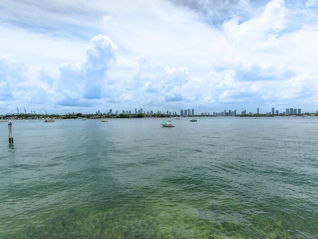 Building Photo - 1000 West Ave