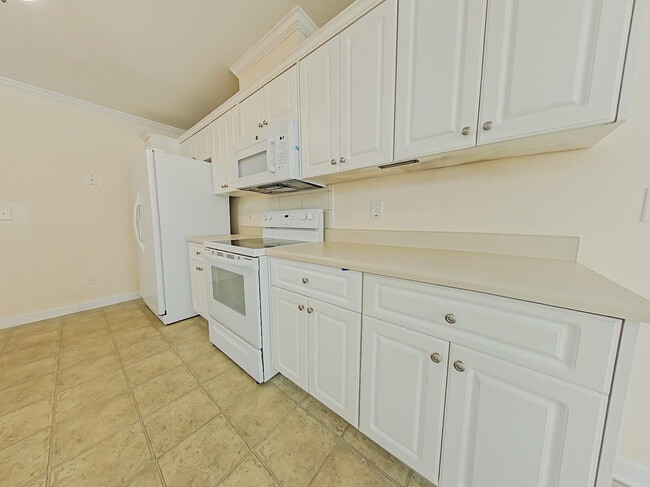 Building Photo - 615 Ventana Dr
