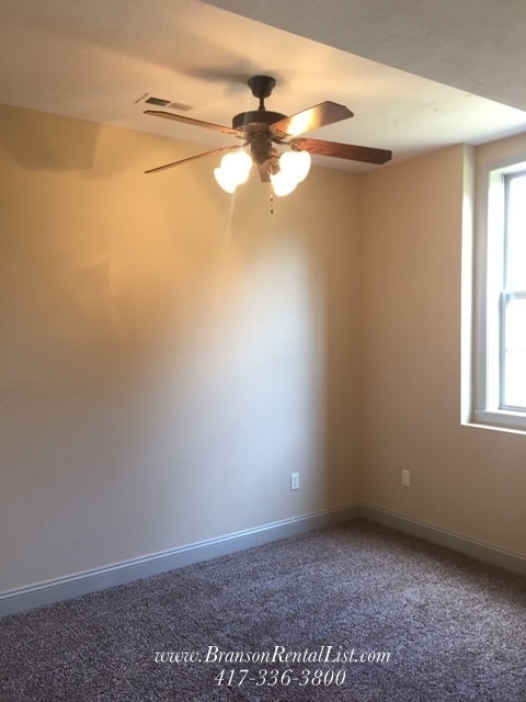 Building Photo - Fresh New Look - 4BR 21/2 Bath