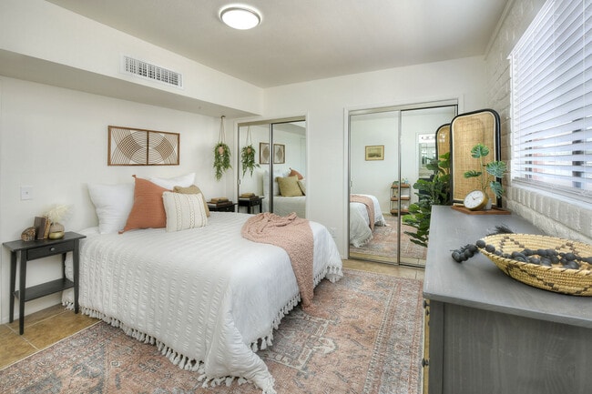 Building Photo - Las Villas