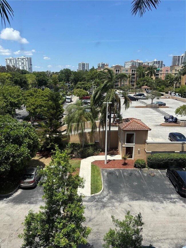Building Photo - 19501 E Country Club Dr