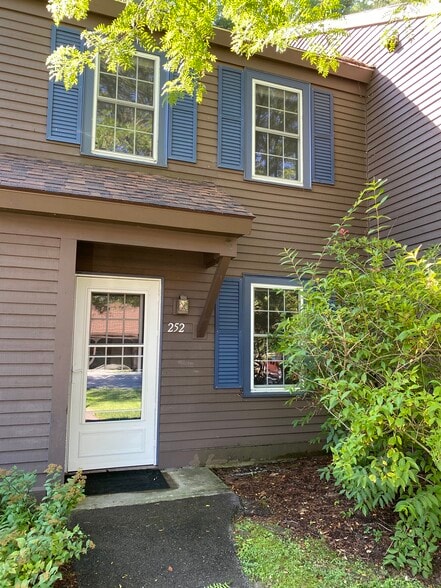 Building Photo - 252 Twin Oaks Ter