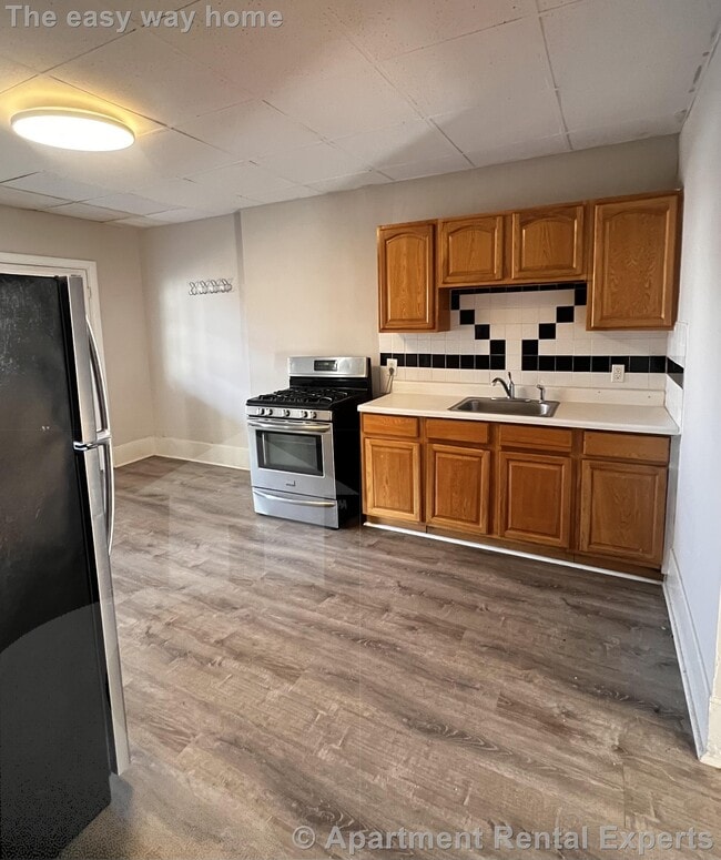 Building Photo - 9 School St