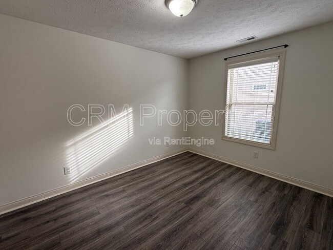 Building Photo - 3182 Morrow Dr