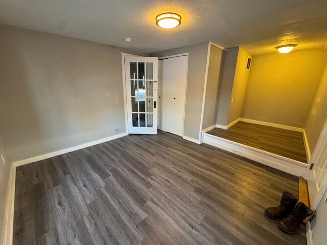 Building Photo - Cozy Updated 2-Bed Home with Garage