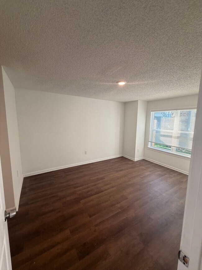 Building Photo - 109 Limoges St