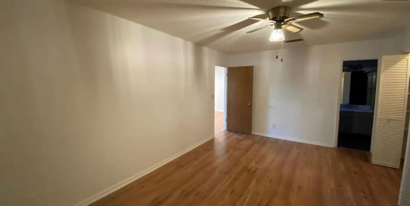 Building Photo - 992 S Marion Ave