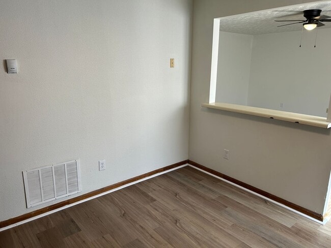 Building Photo - 120/122 Deer Creek Dr