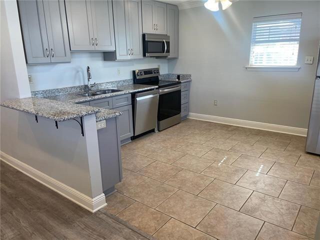 Building Photo - 6573 Center St