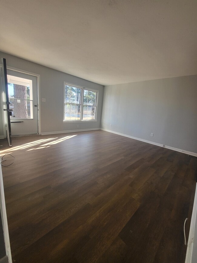 Building Photo - 757 Goodyear Dr