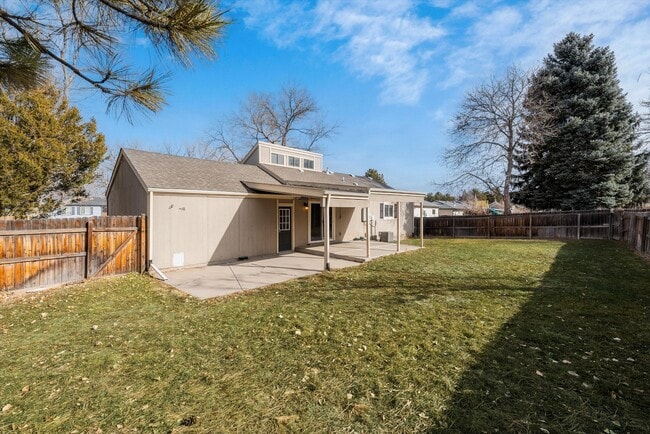 Building Photo - 5025 E Weaver Ave