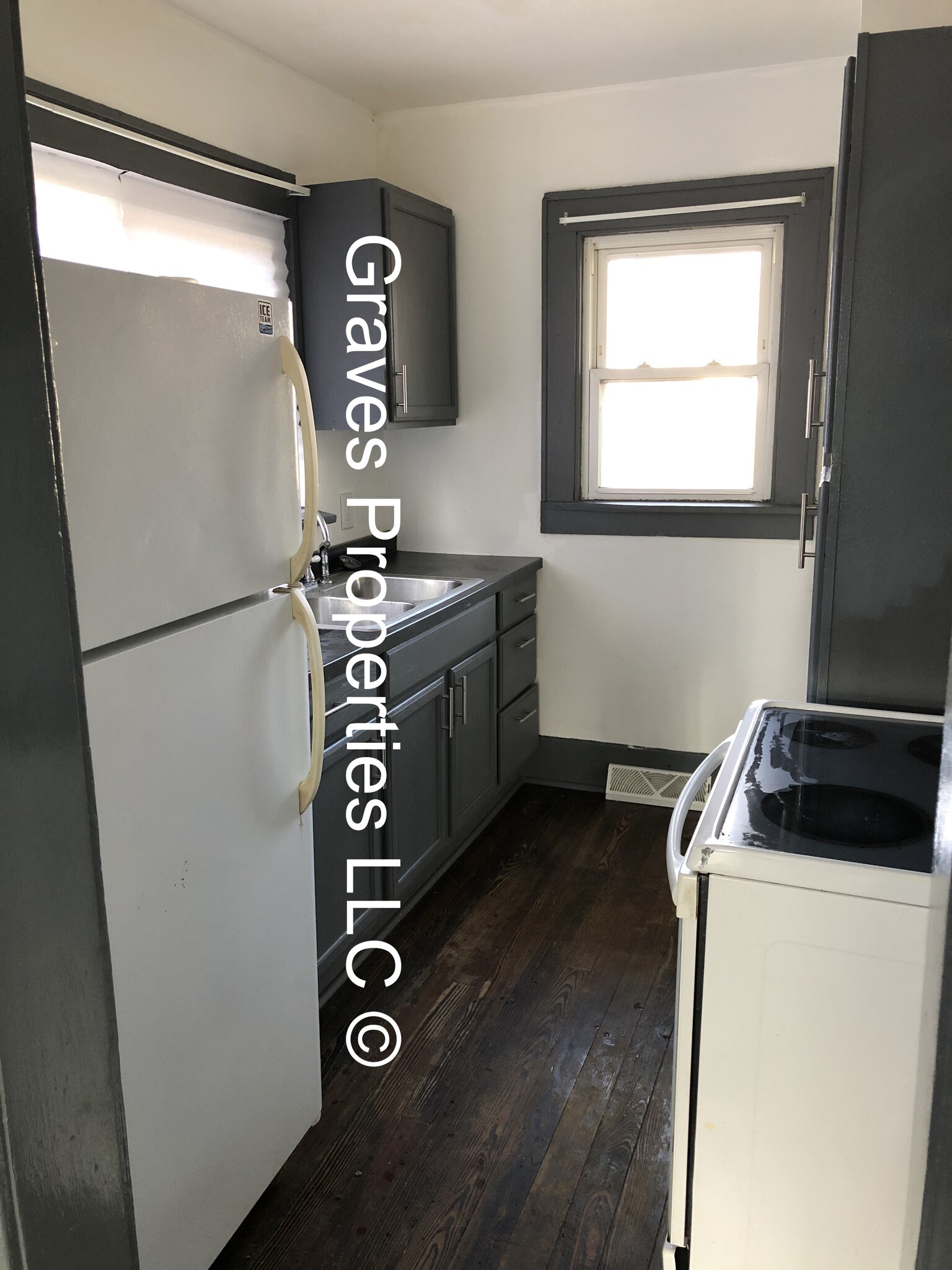 Building Photo - 1629 Michigan st