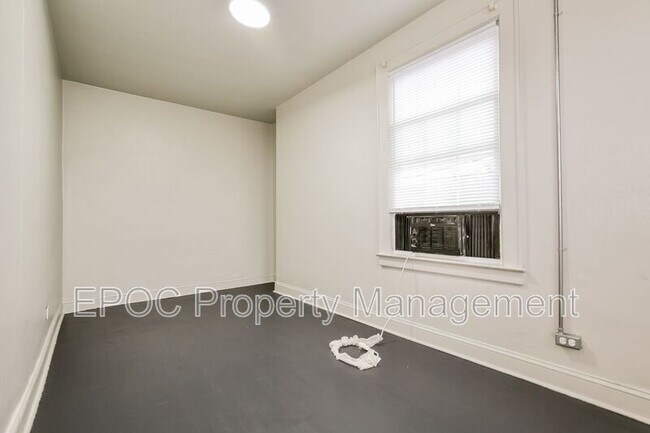 Building Photo - 517 Willow St
