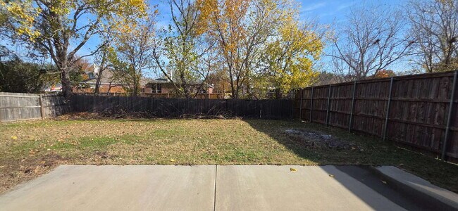 Building Photo - Large 4 Bedroom in Kennedale ISD