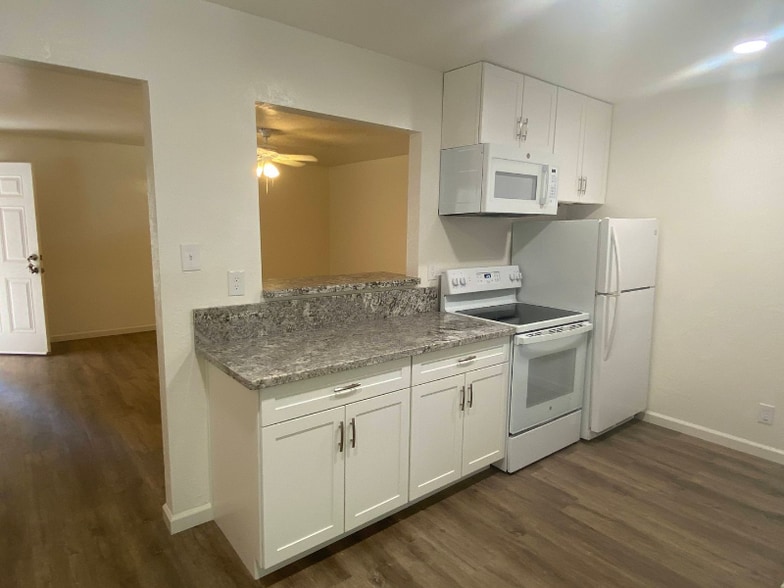 Building Photo - 734 W 3rd St