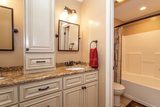 Building Photo - Farragut 37934 -  3 bedroom, 2.5 bath home...