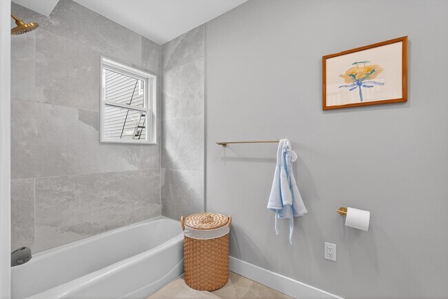 Building Photo - 303 4th St