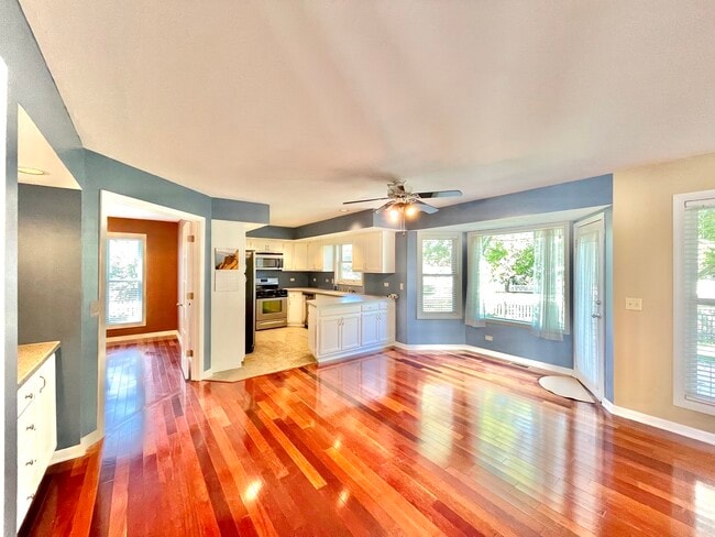 Building Photo - 2250 Lakeside Dr