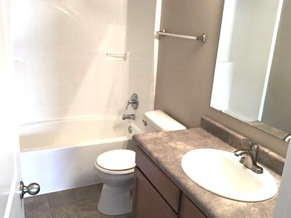 Building Photo - 8194 Oriole Point Dr