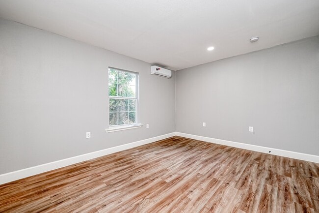 Building Photo - 6715 Victoria St