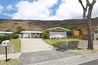 Building Photo - 735 Kapulena Loop