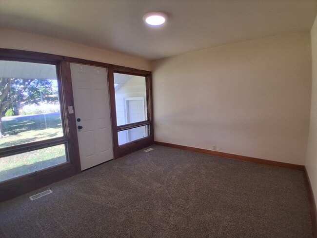 Building Photo - 108 N Webster St