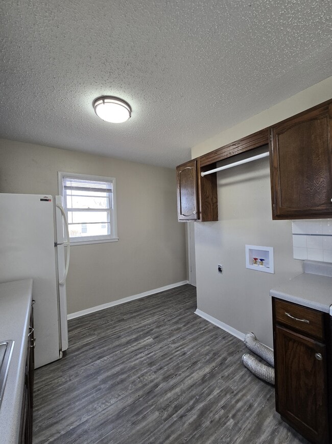 Building Photo - 333 N Colby Ave