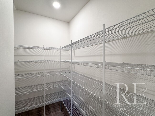 Building Photo - Bright Bremerton Home with Open Layout, A/C, and Fully Fenced Yard