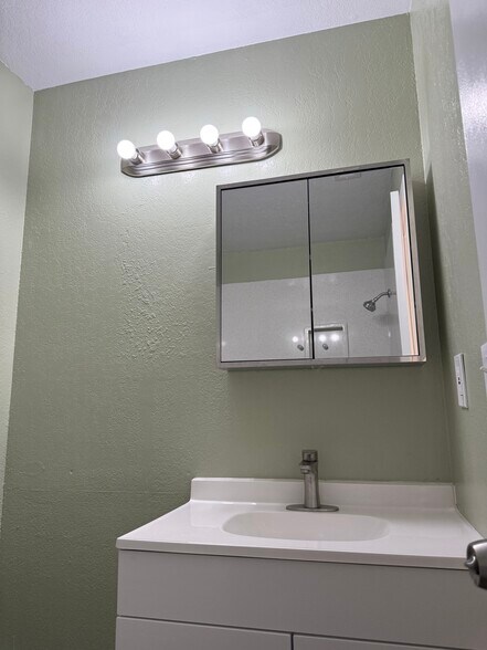 Building Photo - 9437 Fox Creek Dr